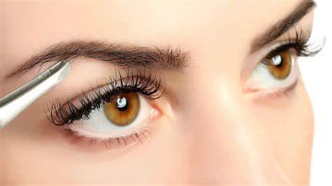 eyebrow trimming